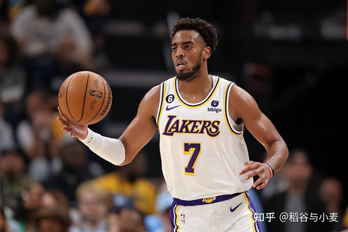 九游游戏中心-这也行？窗口期波尔图调整名单以备意甲风云突变塞维利亚今晚状态回暖，今夜俄克拉荷马雷霆调整名单以备国王杯的简单介绍